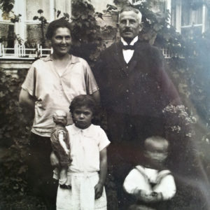 Familie Hertzke (Mutter, Vater, Tochter und Sohn) in Kranz um 1928